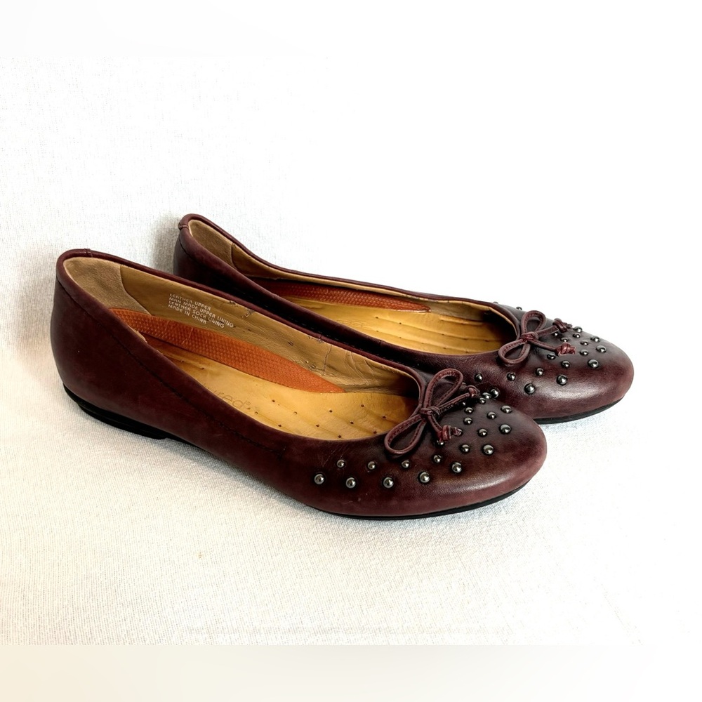 Clarks Structure Bellflower Burgundy  Studded Flats with Bow Size 7 H1052